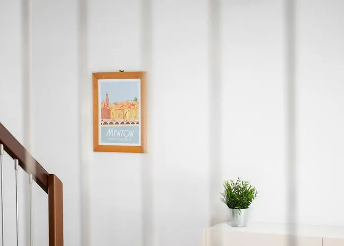 La Marne, Charming Duplex In The Heart Of Downtown مينتون