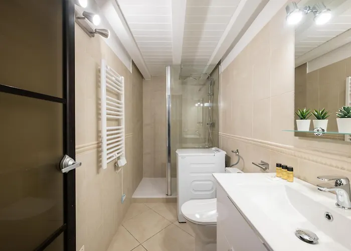 La Marne, Charming Duplex In The Heart Of Downtown * مينتون